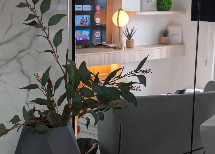 Aparthotel Discover April Opulence - A Luxurious Urban Oasis At It Park